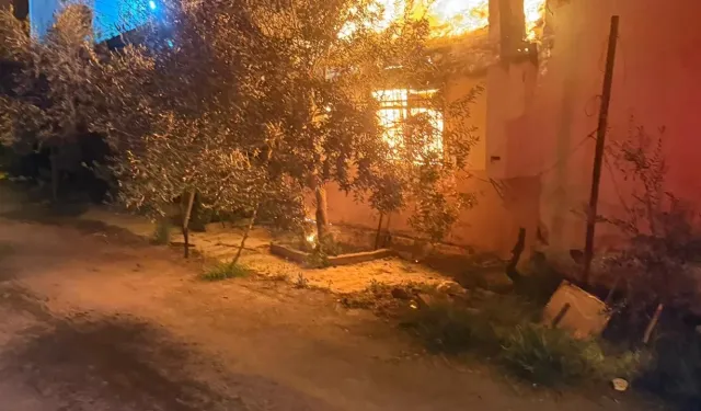 Elektrik Kontağından Çıkan Alevler Evi Yok Etti