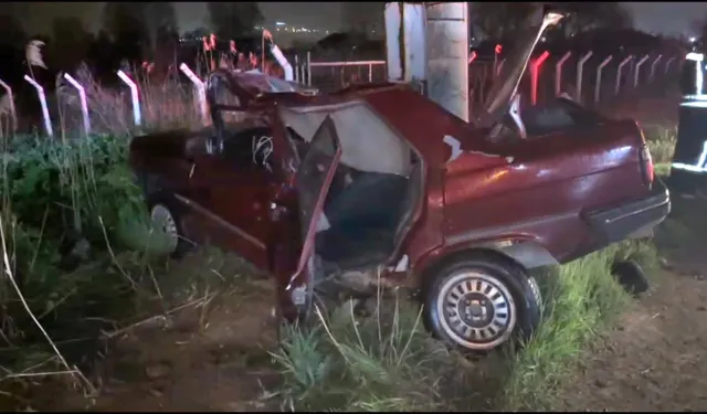 Kontrolden Çıkan Araç Beton Direğe Çarptı