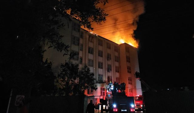 Alevler Yurdu Sardı: 46 Öğrenci Son Anda Kurtarıldı