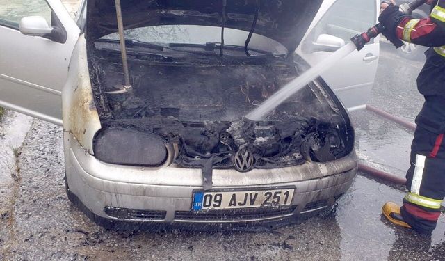 Otomobil Bir Anda Alev Topuna Döndü