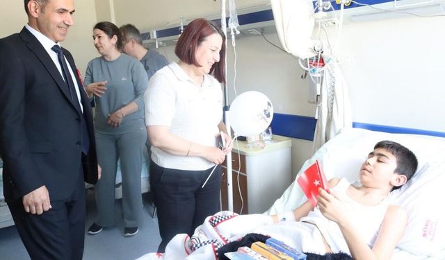 Söke Devlet Hastanesi’nde Minik Hastalara 23 Nisan Sürprizi