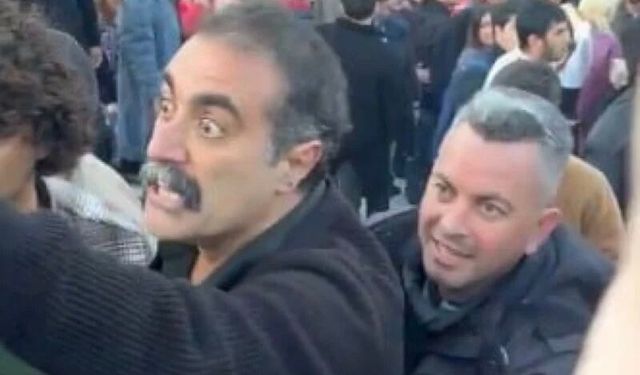 ODTÜ’de Türk Bayrağı Açan Öğrencilere Saldıran Adam