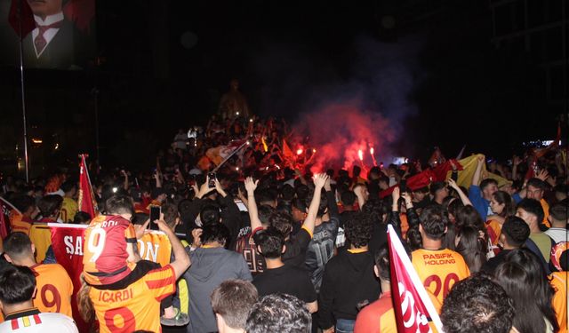 Galatasaray’ın Şampiyonluk Kutlaması Sokaklara Taştı