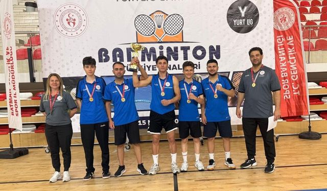 Badmintoncuları Namağlup Şampiyon Oldu