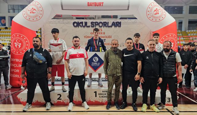 Sporcular, Şampiyonadan 3 Madalya ile Döndü