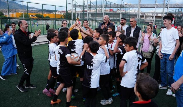 Minikler Tarih Yazdı