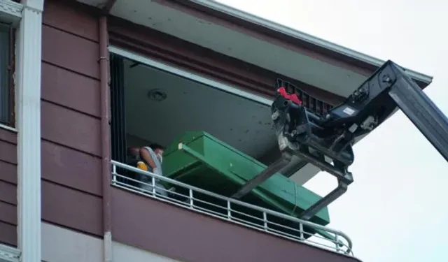 250 Kiloluk Cenaze Forkliftle Çıkarıldı