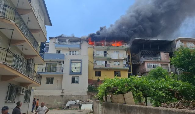 Çatı Katı Alevlere Teslim Oldu