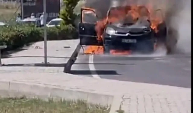 Seyir Halindeki Araç Alevlere Teslim Oldu