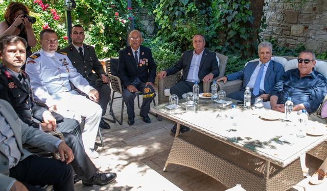 Kuşadası'nda İlçe Protokolü Bayramlaştı
