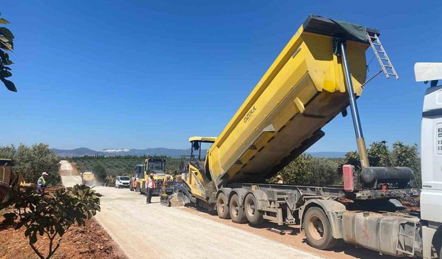 Aydın Büyükşehir Belediyesi'nden 17 ilçede eş zamanlı yol seferberliği