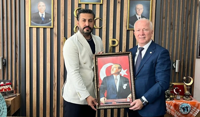 Başkan Cihangiroğlu’na Anlamlı Hediye