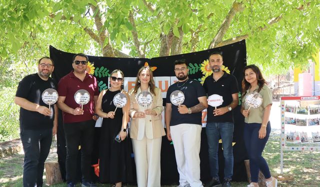 Tek öğretmenli okulda mezuniyet sevinci yaşadı