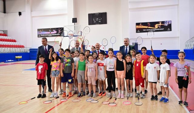 Vali Varol, Söke Gençlik ve Spor Kompleksi'ni İnceledi