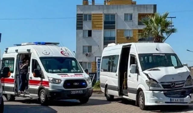 Öğrenci Servislerinin Karıştığı Kazada 6 Yaralı