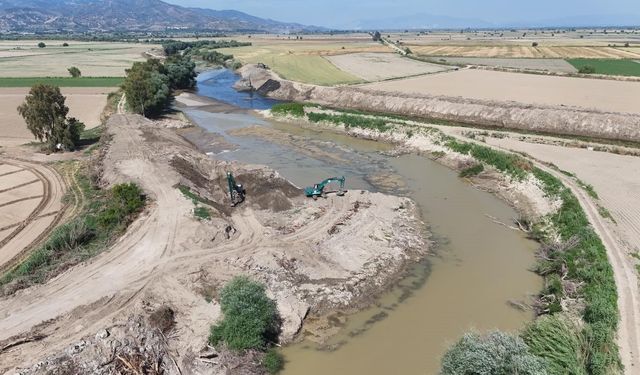 Menderes Nehri'nde ıslah çalışmaları sürüyor
