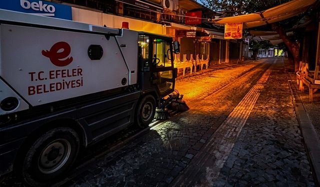 Efeler'de tarihi çarşılar ve sokaklar temizlendi