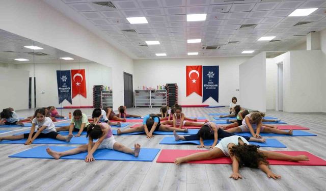 Yaz etkinliklerinde çocuklar jimnastikle gelişiyor