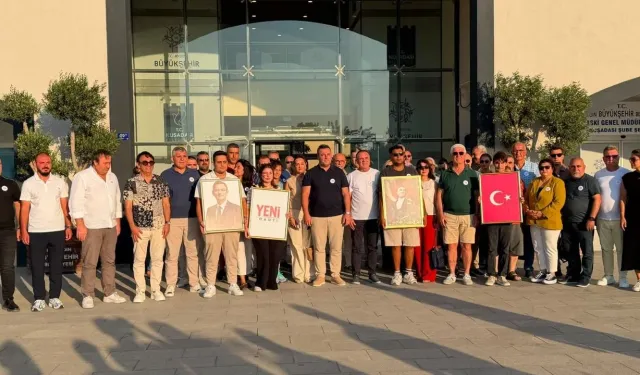 Kuşadası CHP’de toplu istifa: Özgür Özel’in Yeni Partisine Katıldılar