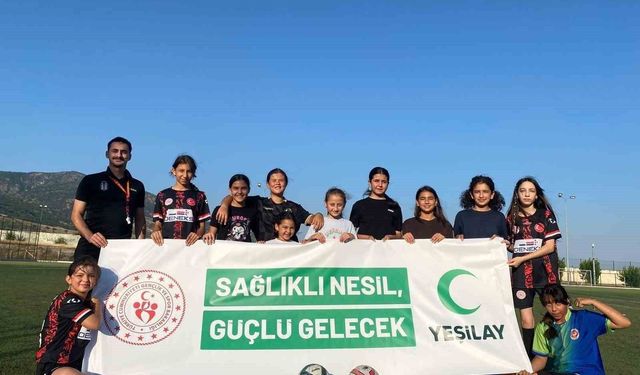 Uyuşturucuyla mücadele için kız futbol turnuvası