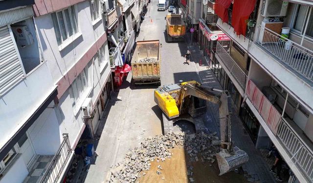 Efeler'de yol yenileme çalışmaları hız kesmiyor
