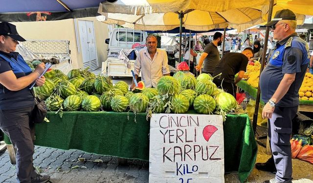 Efeler'deki pazarlarda etiket ve fiyatlar kontrol edildi