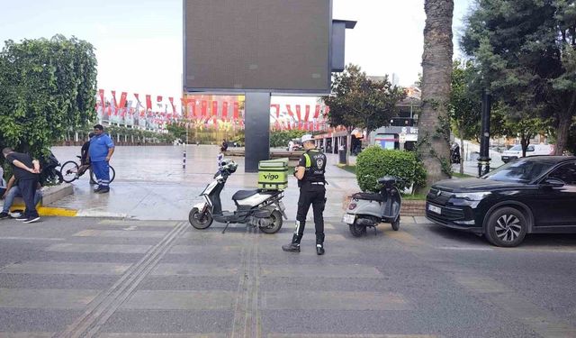 Bulvarda motosikletler çarpıştı