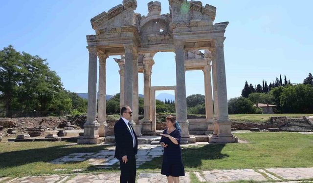Kaymakam Battal’dan Afrodisias ziyareti