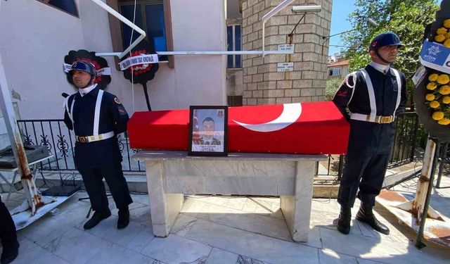 Uzman çavuş, al bayraklı tabutla uğurlandı