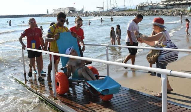 Kuşadası'nda engelsiz deniz keyfi
