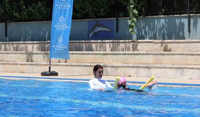 Otizmli çocuklara yüzme terapisi ile büyük destek