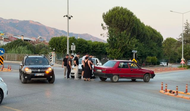 Aydın’da kavşakta çarpıştılar: Maddi hasar meydana geldi