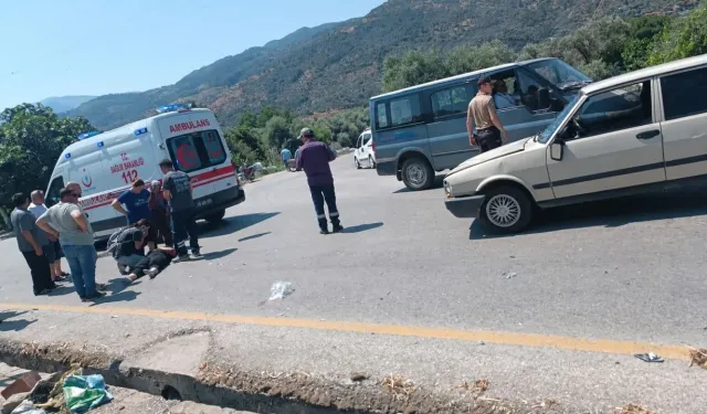Otomobil ve motosiklet çarpıştı 2 kişi yaralandı