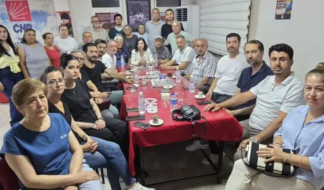 CHP Nazilli’de Ökmen ve yönetimi parti binasında