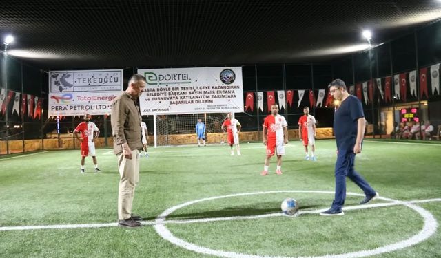 Mahmut Öz Halı Saha Turnuvası Yenipazar’da başladı