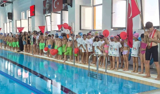 Söke’de 2 ayda 200 çocuk yüzme öğrendi