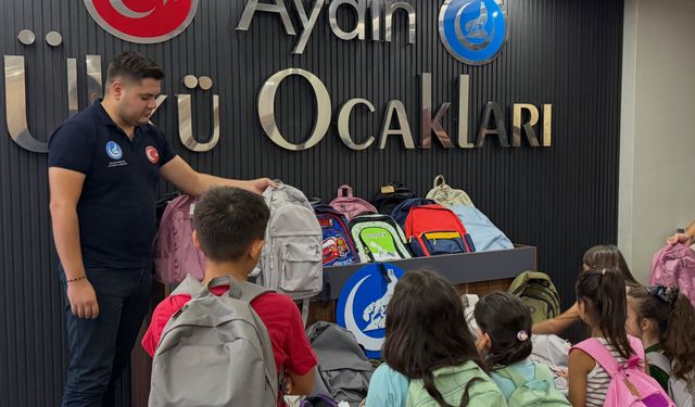 Ülkü ocaklarından öğrencilere kırtasiye desteği