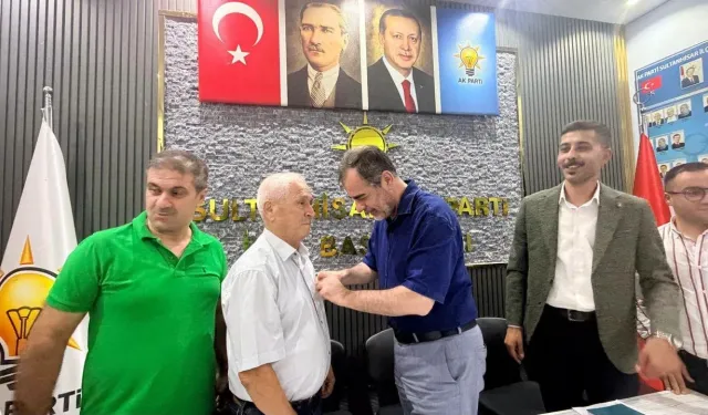 AK Parti Sultanhisar’da yeni üyelere rozet