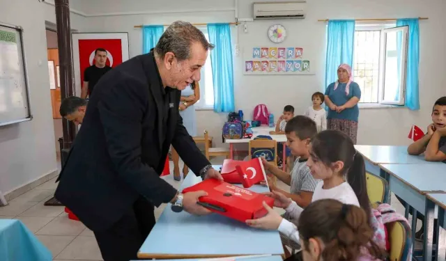 Başkan Yetişkin’den minik öğrencilere ilk gün sürprizi