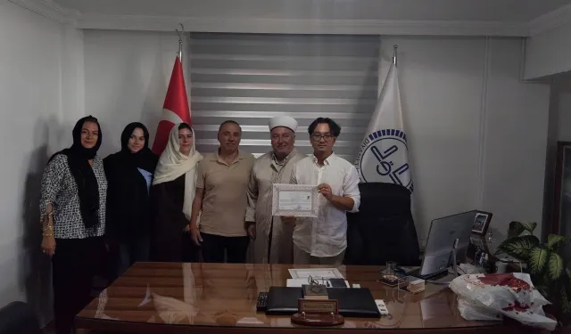 Vietnamlı genç İslam’ı seçti: “Fatih” adını alıp nikâh masasına oturdu