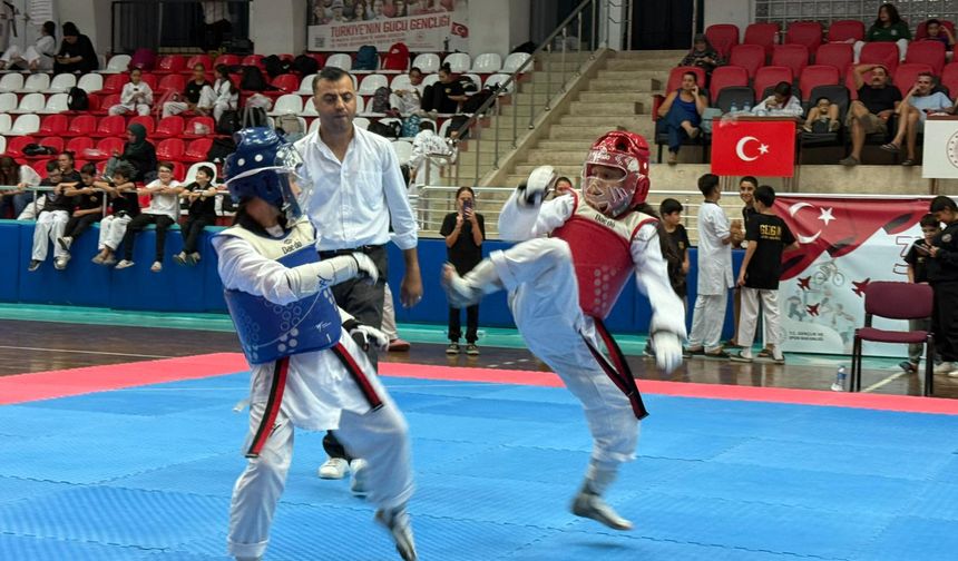 Minik Taekwondocular nefes kesen seçmeler