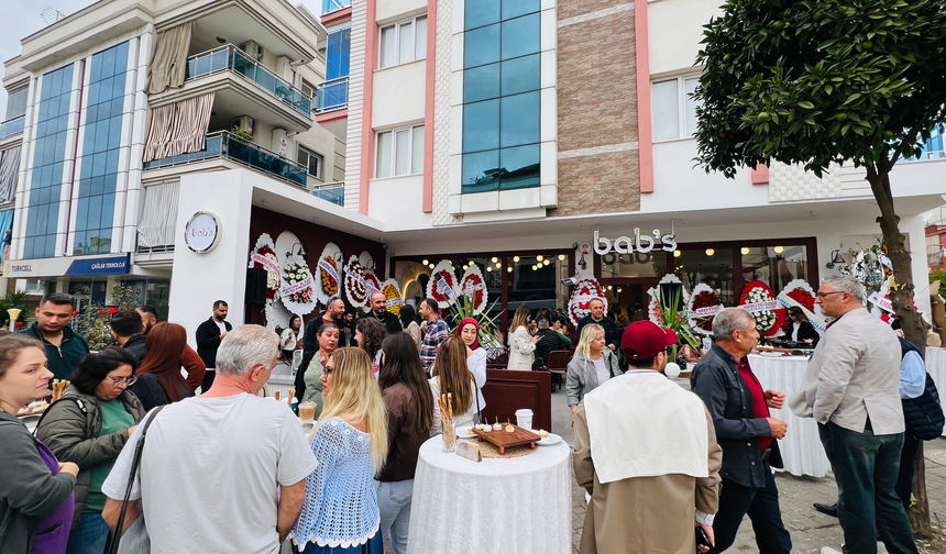 Aydın’ın Yeni Mekanı Bab's Cafe, Görkemli Açılışıyla Kapılarını Araladı