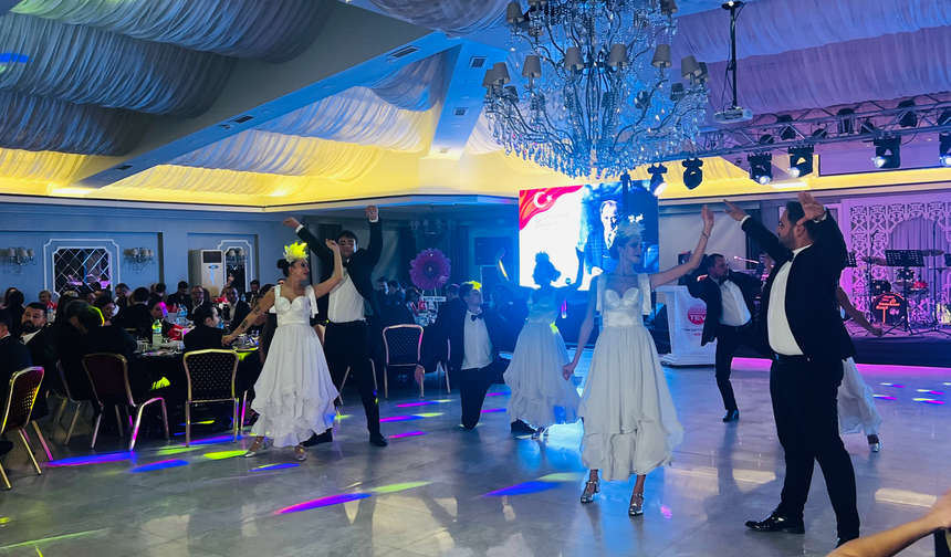 Türk Eğitim Vakfı'ndan Coşkulu Cumhuriyet Kutlaması