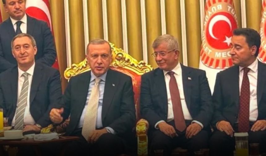 Ahmet Davutoğlu çok konuşulan fotoğrafı anlattı