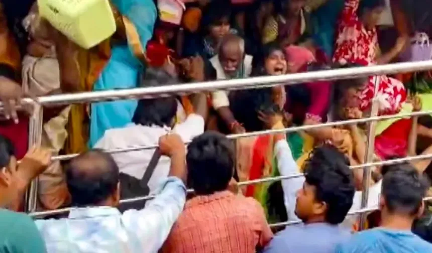 Hindistan'da tapınakta izdiham: 12 ölü