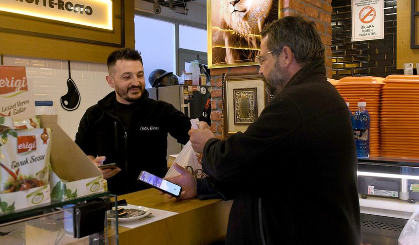 Adalı Kart Ailesi giderek büyüyor