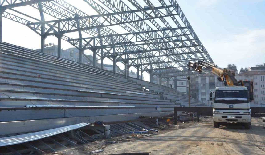 Adnan Menderes Stadı'nda çalışmalar sürüyor