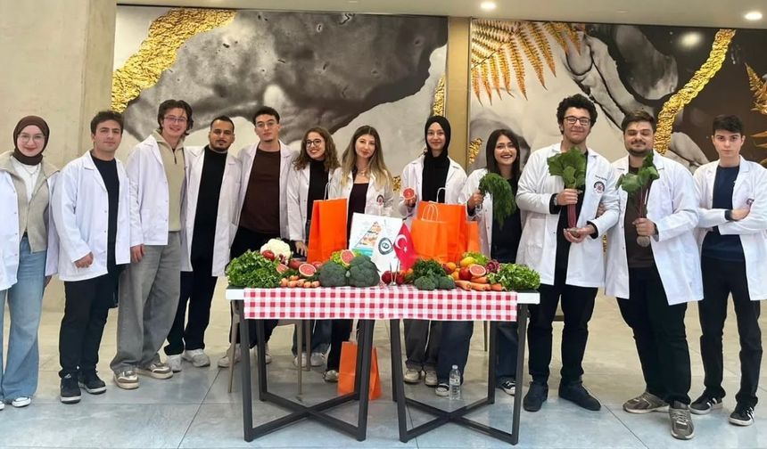 ADÜ Tıp fakültesi öğrencilerinden sağlıklı beslenme farkındalık etkinliği