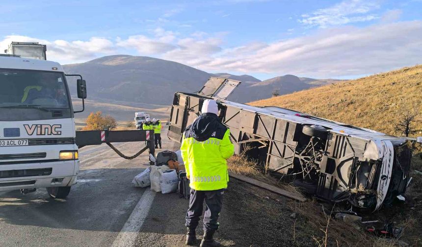 Otobüs kazasında ölenlerin kimlik tespit çalışmaları sürüyor