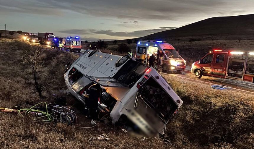Otobüs kazasında ölenlerin kimlik tespit çalışmaları sürüyor